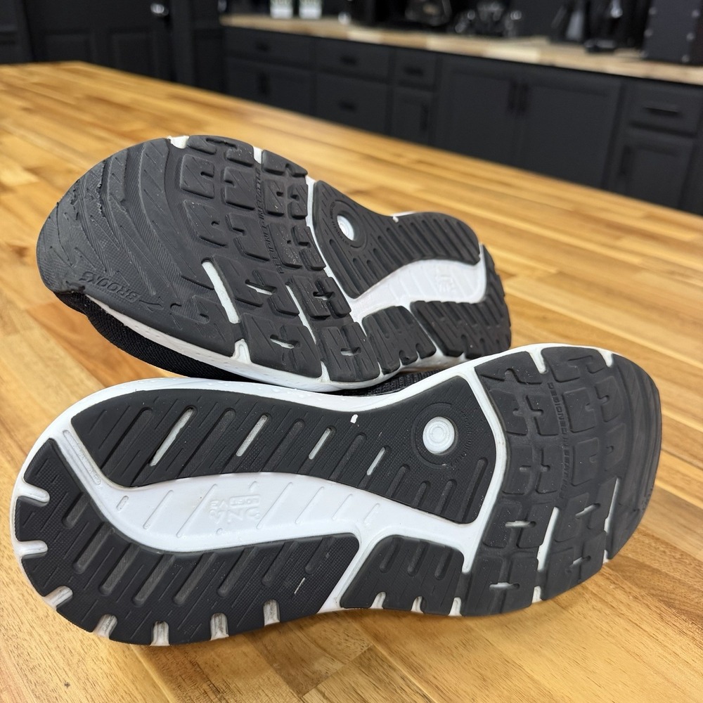 Brooks Ariel GTS 23 Womens Size 10 Black White Athletic Running Shoes Sneakers - Picture 6 of 7